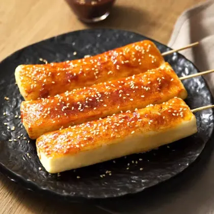 Grilled rice cake skewers