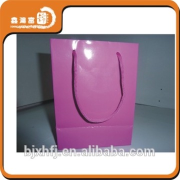 China custom makeup sets coated paper gift bag