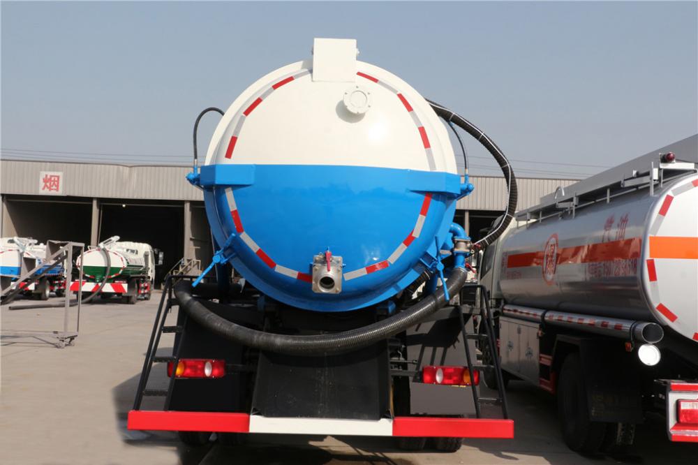 العلامة التجارية الجديدة Dongfeng 4X2 10000litres شاحنة تصريف مياه الصرف الصحي