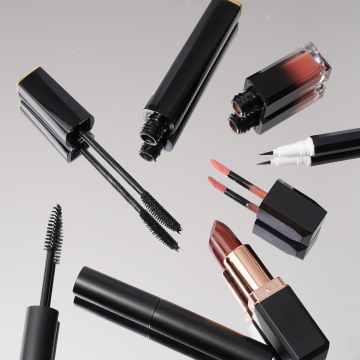 Private Label Makeup Kit: Long-Lasting Velvet Lipstick, Lipgloss, Eyeliner & Mascara Set OEM