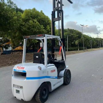 High Quality Second Hand TCM FD70 7 Ton White Forklift for Sale