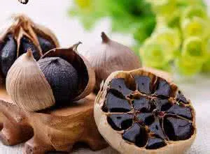 peeled fermented of Black garlic