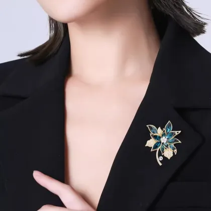 High-end ladies brooch