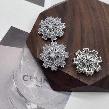 Crystal Rhinestone Diamond Sunflower Embellishments: Sew-On Buttons for DIY Garment and Clothing Decoration