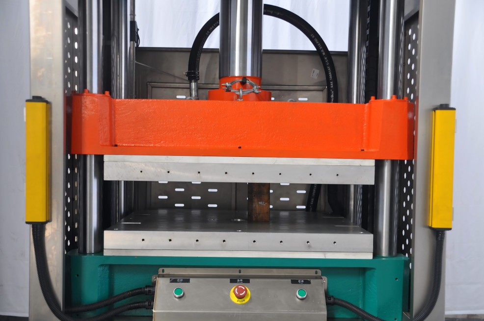 Servo hydraulic dry press shaping machine