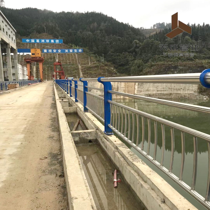 درابزين الأنابيب المركب غير القابل للصدأ Riverway