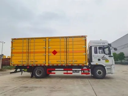 Shaanxi Automobile Delong L5000 Flammable Liquid Box Transport Vehicle