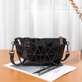 Früherer Fall 2021 Neue flexible flexible Faltlaser-Diamant-Tasche Mode Einfache Kreuz Frauen-modische Sing