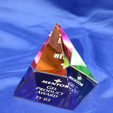 Clear Crystal 3d Laser Pyramid For Corporate Souvenirs