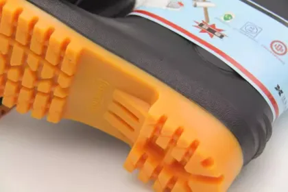 Steel-toe insulated safety boots