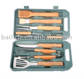 2017 High Quality Wooden Handle Barbecue Tools Portable Grill Stainsless Steel Cutlery BBQ Tools Sets