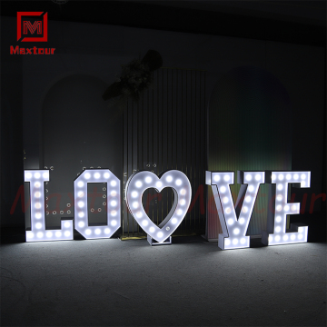 Luxus weißer PVC -Stand mit Beleuchtungsbuchstaben für Ereignisse und Hochzeiten