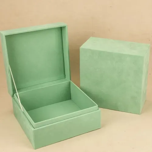 Luxury clamshell leather jewelry gift box