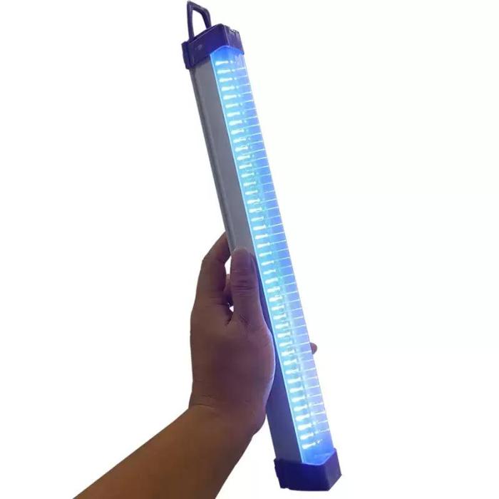 Inseto de carregamento ao ar livre atraindo lâmpada