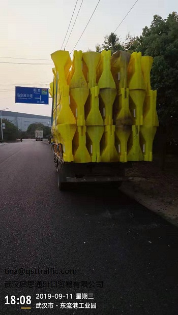 Road Safety Barrier Factory Price Plastic