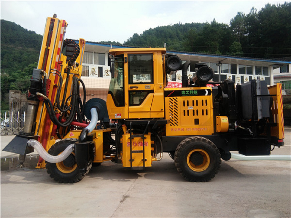 Wheeled Highway Guardrail Drilling Machine