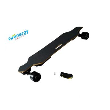 Levántese scooter eléctrico impulsado skate eléctrico