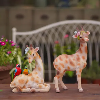 Cute Giraffe Figurine and Resin Ornaments for Home Garden Landscape Decoration