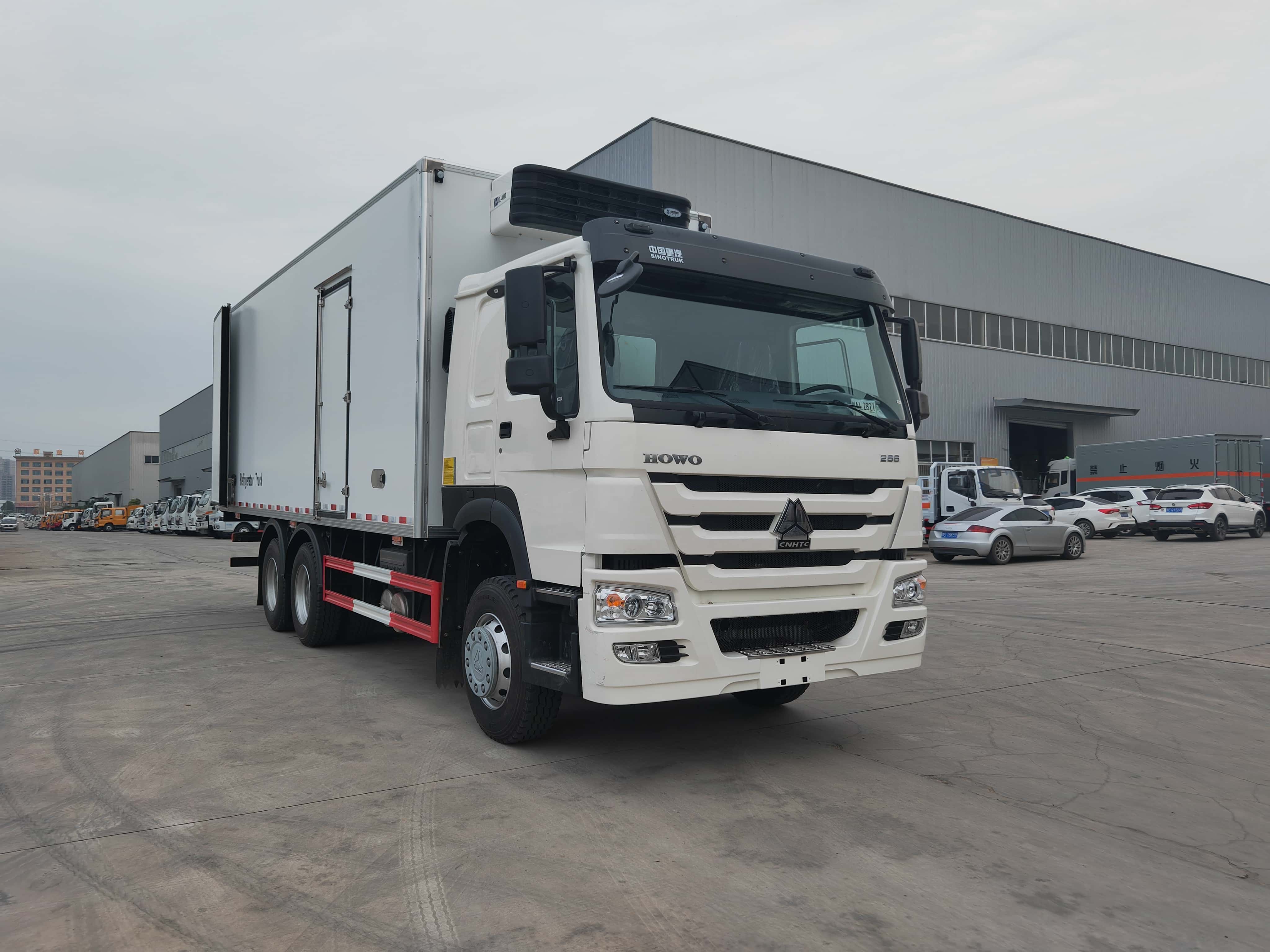 HOWO brand diesel 340hp van freezer truck