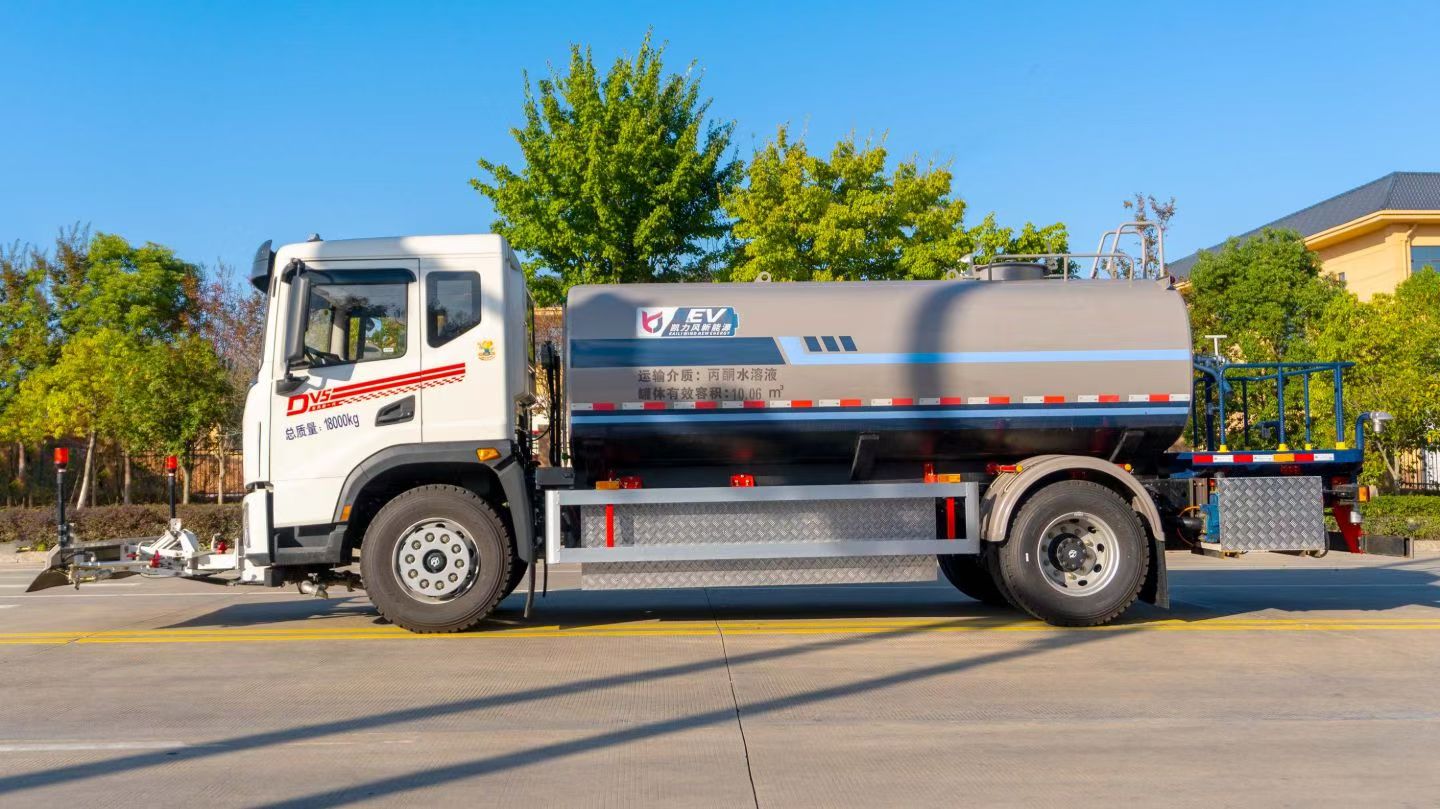 Water tanker truck for construction sites