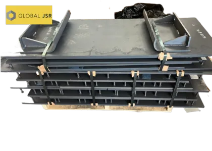 Excavator feeding plate bottom plate