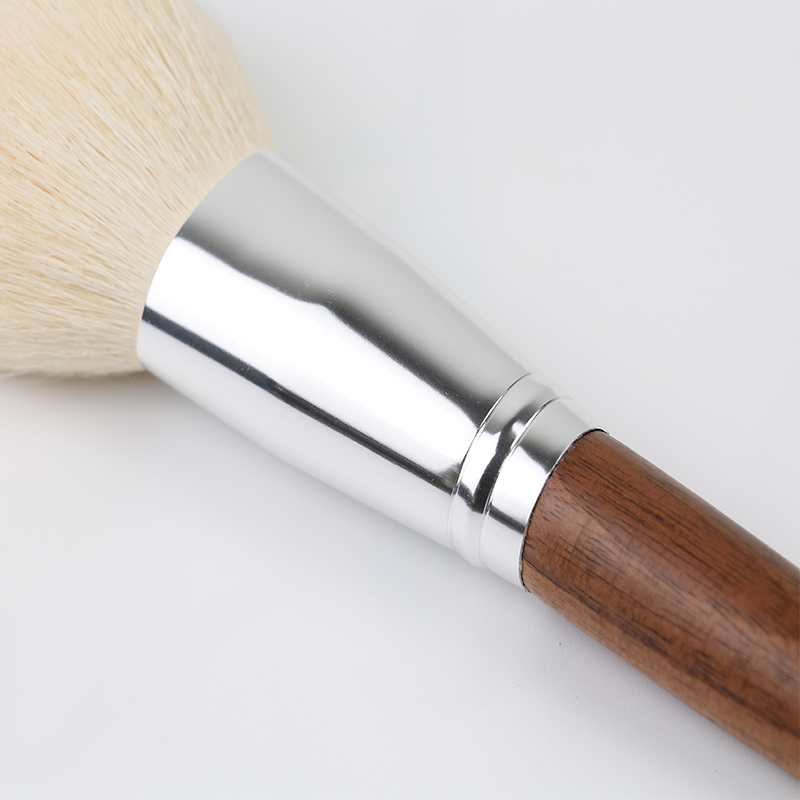 Beautiful Single Makeup Brush