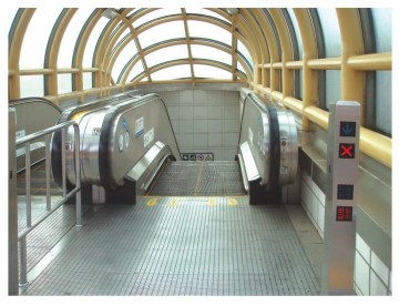 3 Eskalator Awam Subway Flat Step