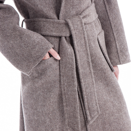 Senhoras de inverno usam casacos de cashmere com cinto