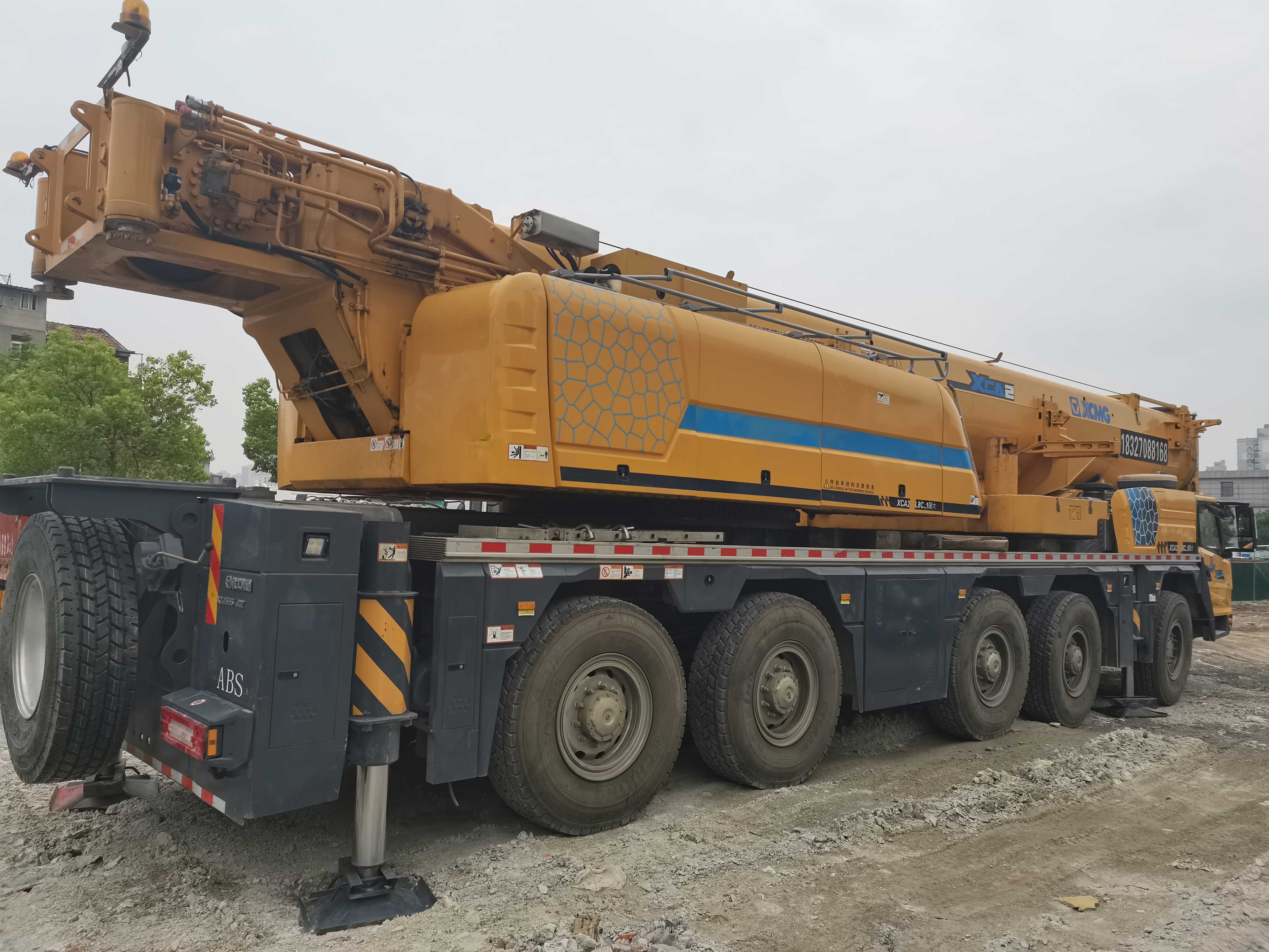 Rear-view-of-used-truck-mounted-crane--