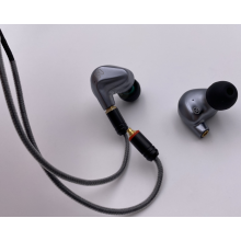 Auriculares estéreo de alta fidelidad en la oreja Auriculares de alta resolución