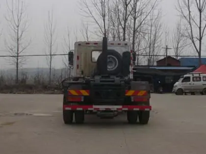 DONGFENG Hooking Lift Garbage Truck