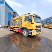 Sinotruk HOWo 10 tons flatbed truck with crane