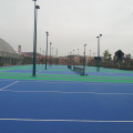 Blå och grönt blandad tennisbanan golvskola med hjälp av