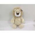 bébé lion en peluche