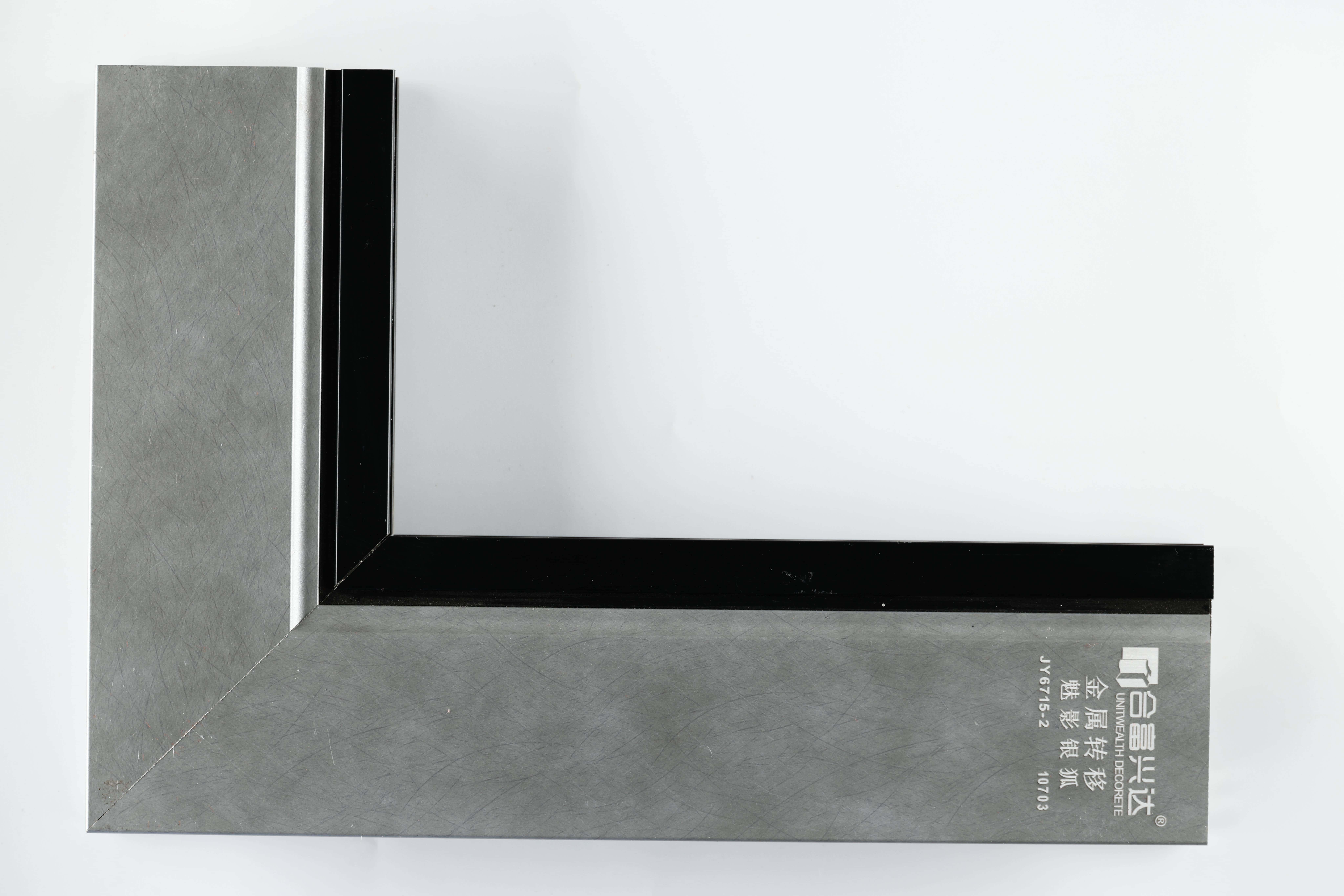 सिल्वर ग्रे सैटिन ब्रश्ड ट्रांसफर टेक्सचर का क्लोज़-अप