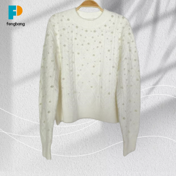 Boncuklu Beyaz Yün Jakarlı Örme Üst