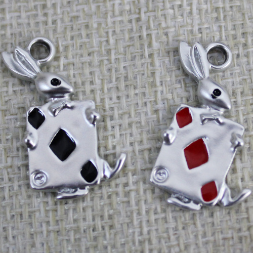 Charms gioielli alla moda Charms con ciondolo in lega di colore placcato opaco Fascino animale coniglio poker Rabbit