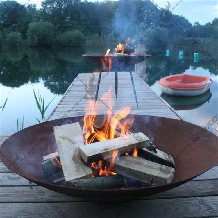 A Year-round Weathering Steel Fire Pit