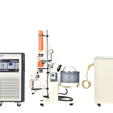 Verbe de chimie: distillateur, tube de condenseur pour reflux pour la colonne de distillation