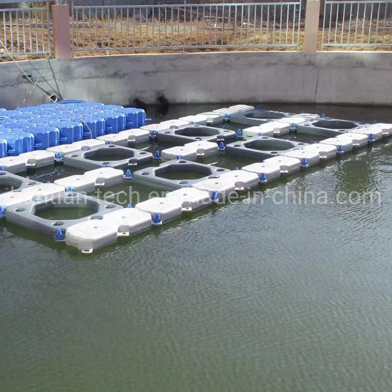 Water Platform HDPE Plastic Modular Pontoon Cube Floating Walkway