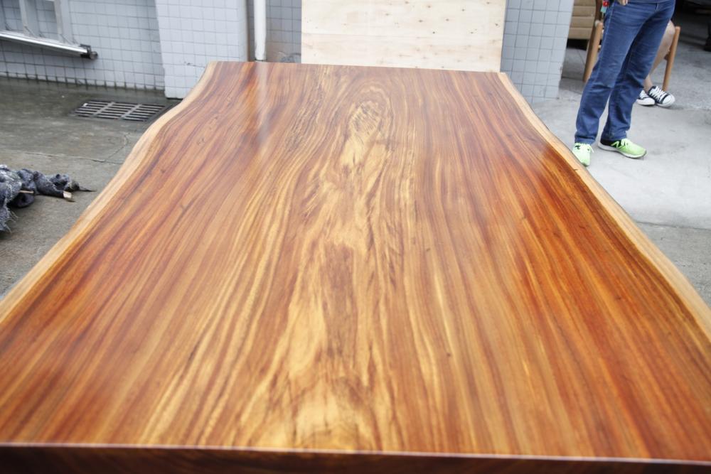 طاولة خشب سبايدر من فيليب جاكسون