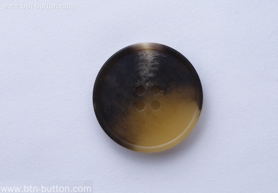 Unsaturated polyester resin buttons