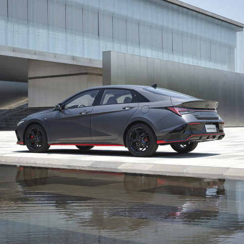 Hyundai Elantra 1.5L CVT használt autót online