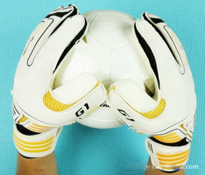 MYLE factory fashionable design top quality custom goalkeeper glove