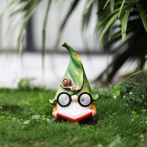 Solar Powered Outdoor Lights Resin Gnome Figurine with Solar LED Lights Factory