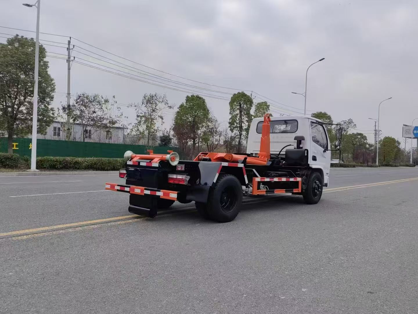Advanced Hook Lift Garbage Truck for Urban Cleanup