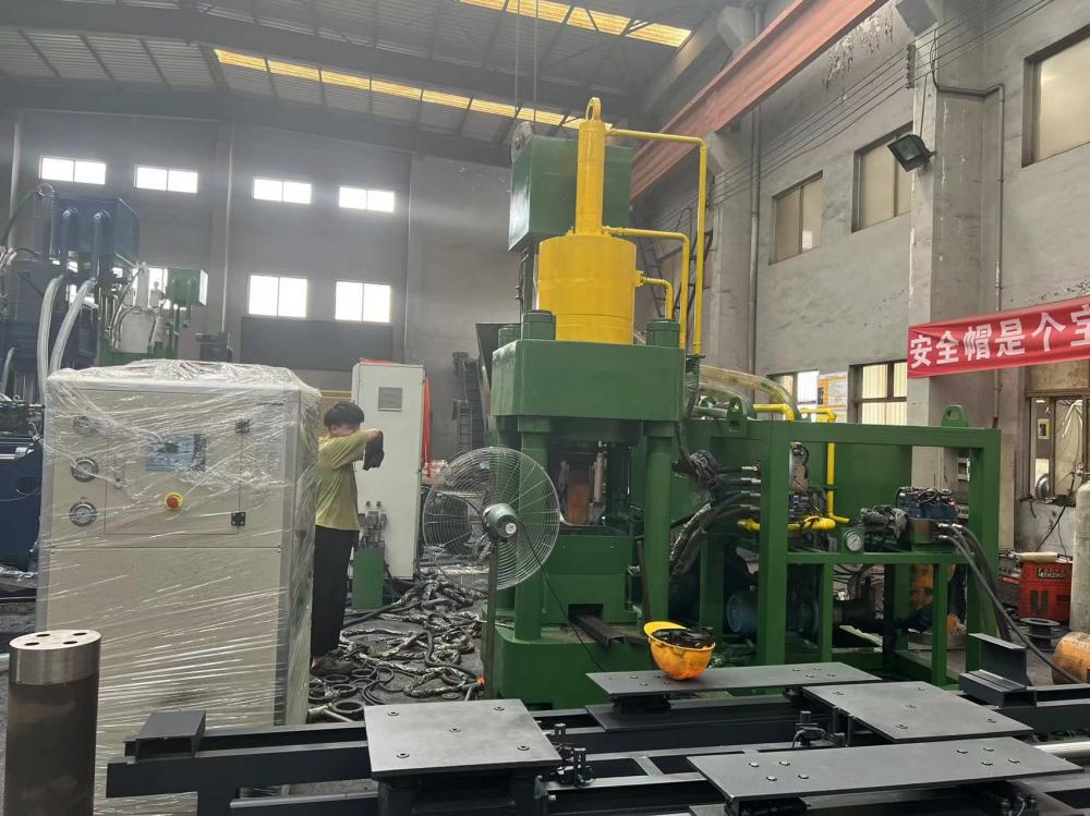 High Capacity Self Regulating Metal Chip Briquette Press