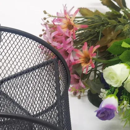 Rotary pen holder metal grid simple stationery