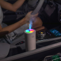 Nuovo umidificatore per auto creativo a 7 colori con luci Aurora