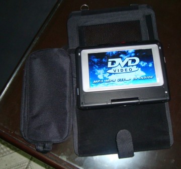 7 inch portable DVD player with rotatable screen and carry bag PD750